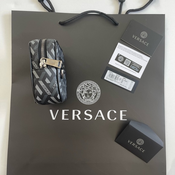 Authentic Versace Designer Belt Bags Leather - Picture 11 of 16